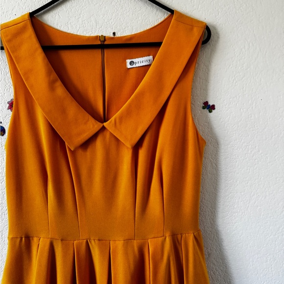 Apricity dress - Picture 3 of 4